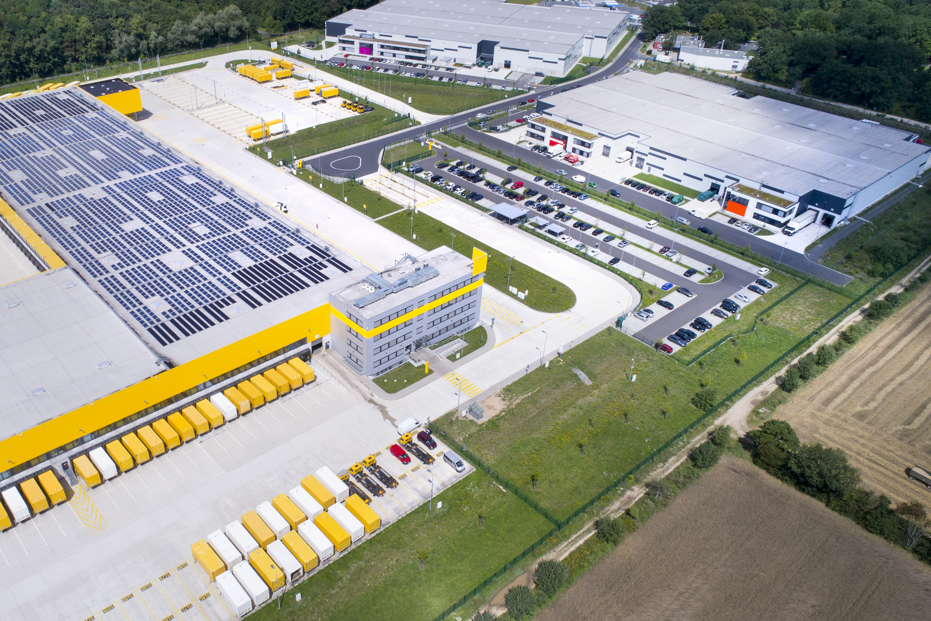 From XXS to XXL: Towards a typology of distribution centre facilities