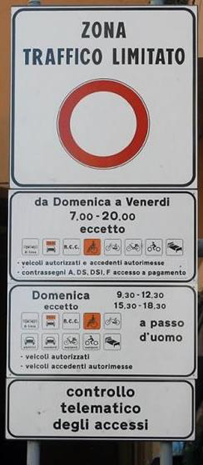 verkeersborden-bij-de-entree-van-de-ztl-in-bologna